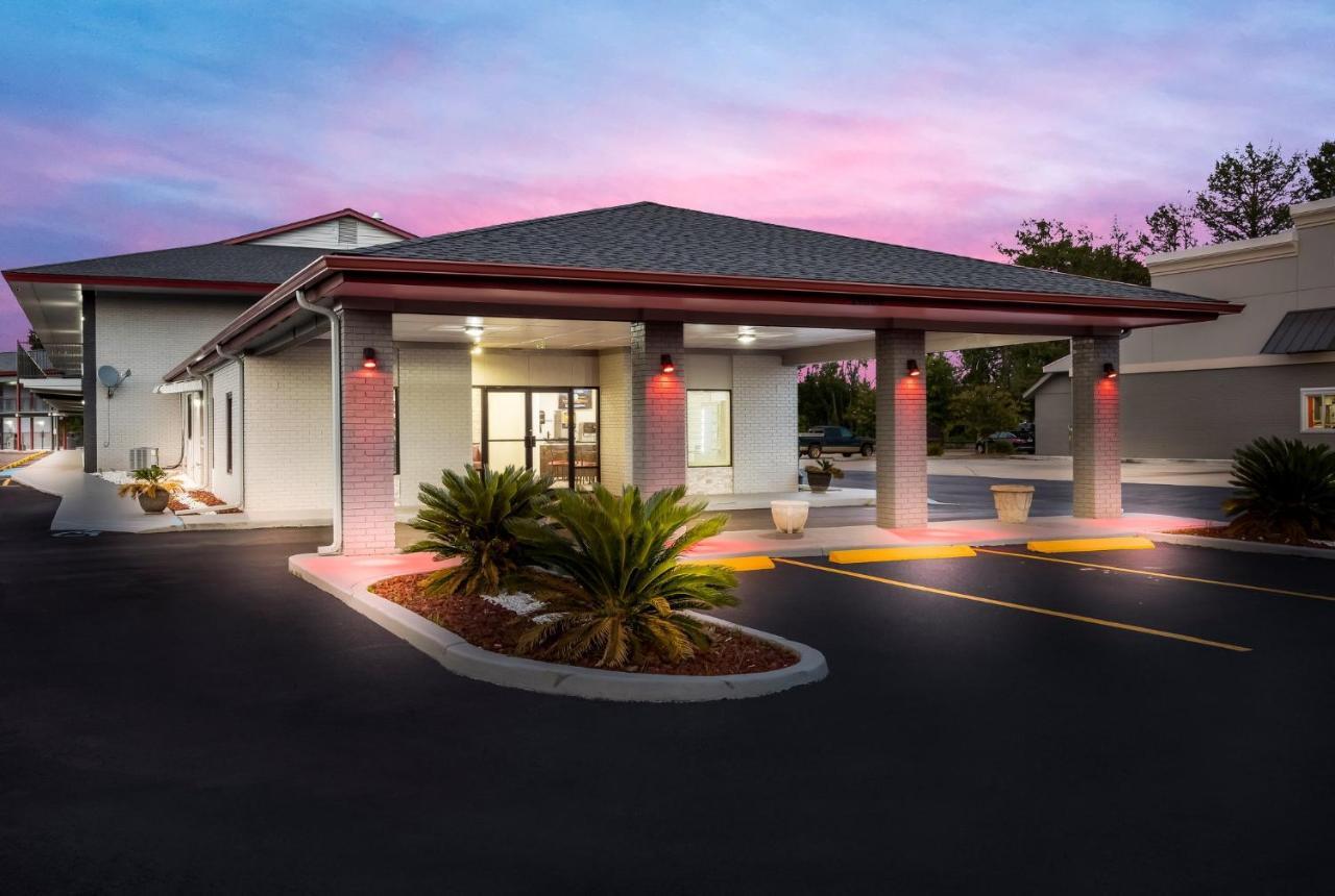 Red Roof Inn & Suites Thomasville Dış mekan fotoğraf